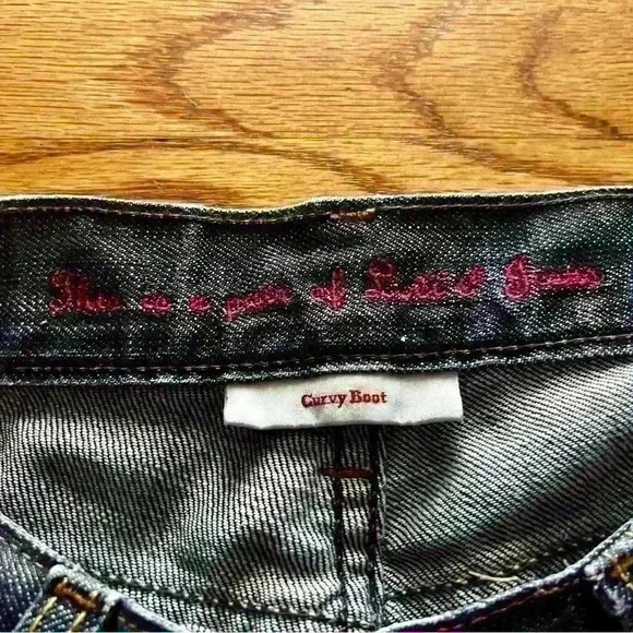 Levi’s classic jean cutoffs. Size 27. - Picture 3 of 11